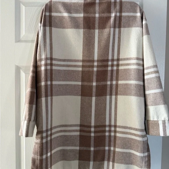 Banana Republic Tan and Cream Plaid Utility Jacket - Picture 9 of 9